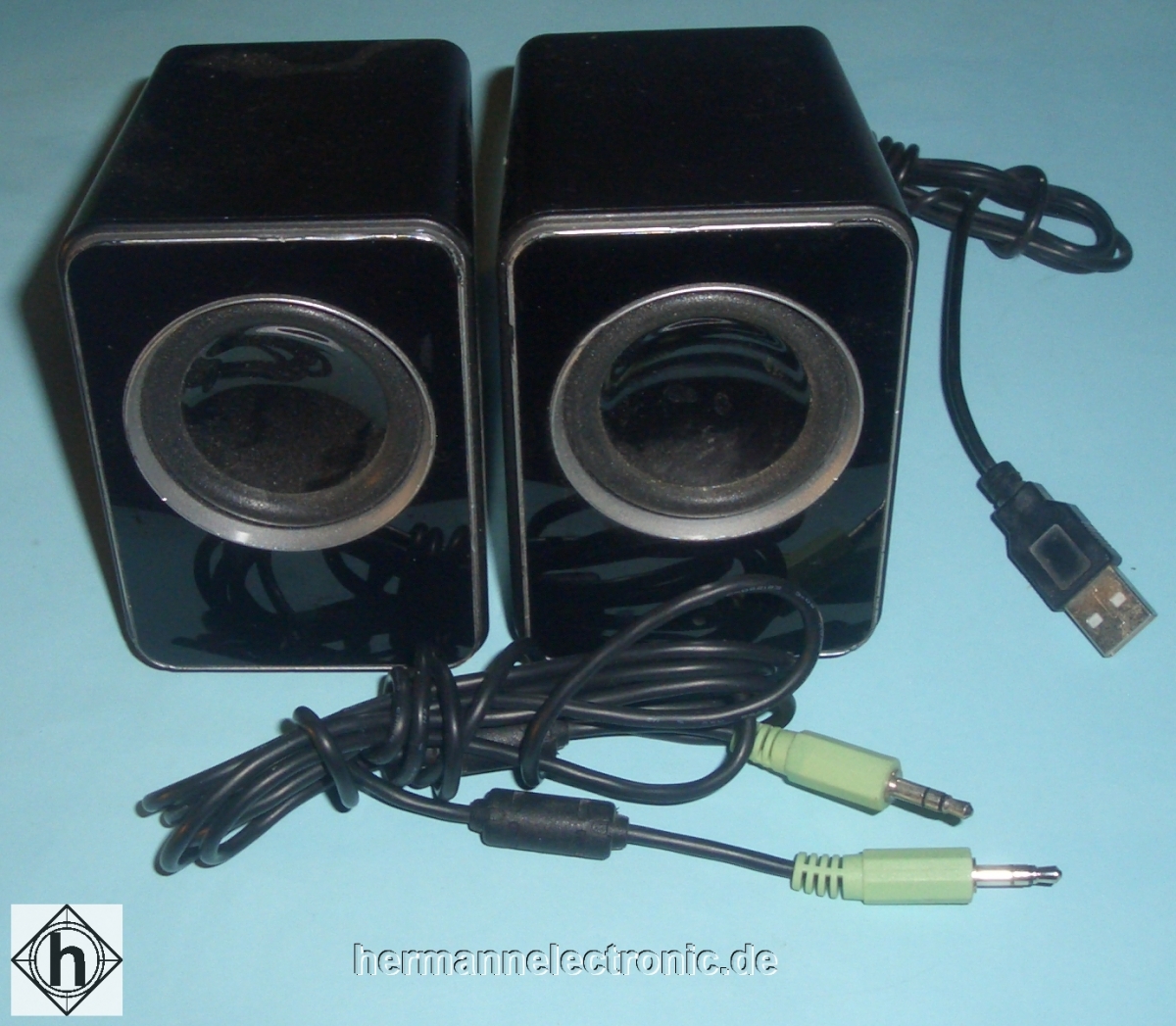 TCM1 pair of PC speakers TCM with 3.5mm stereo jack plug cable and mono jack cable used